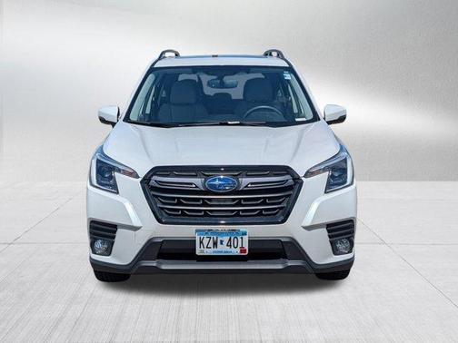 Crystal White Pearl 2023 Subaru Forester Limited