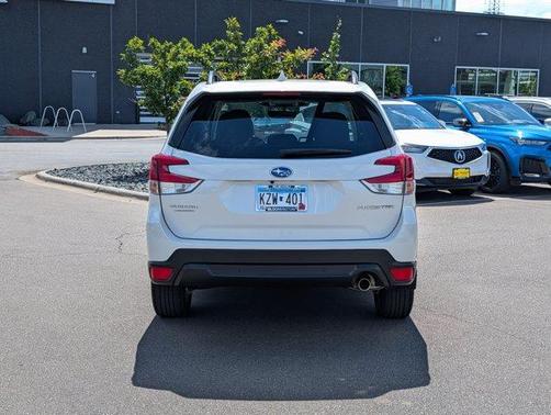 Crystal White Pearl 2023 Subaru Forester Limited