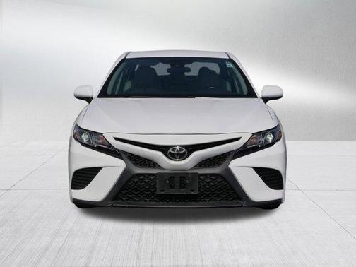 Super White 2019 Toyota Camry SE
