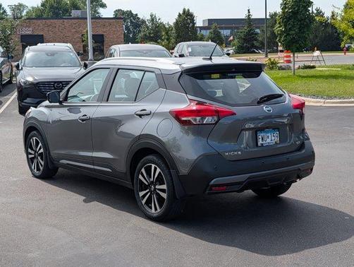 Gun Metallic 2020 Nissan Kicks SR
