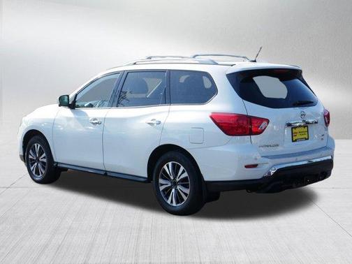 2017 Nissan Pathfinder SL