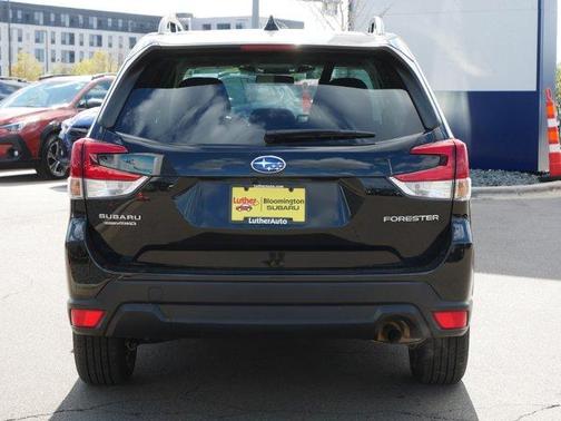 Crystal Black Silica 2023 Subaru Forester Premium