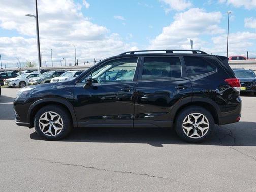 Crystal Black Silica 2023 Subaru Forester Premium