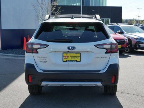 Crystal White Pearl 2020 Subaru Outback Limited