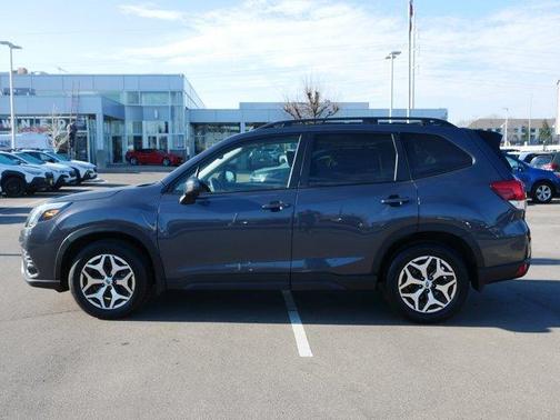 Magnetite Gray Metallic 2024 Subaru Forester Premium
