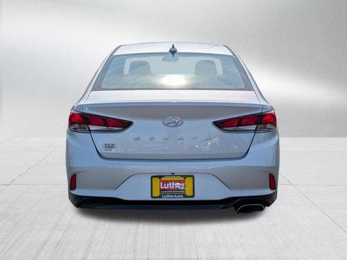 Symphony Silver 2018 Hyundai SONATA SE