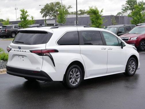 2022 Toyota Sienna XLE