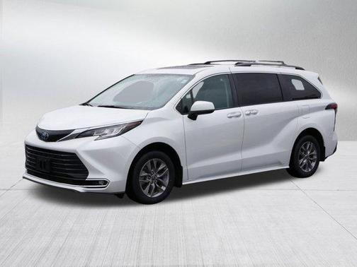 2022 Toyota Sienna XLE