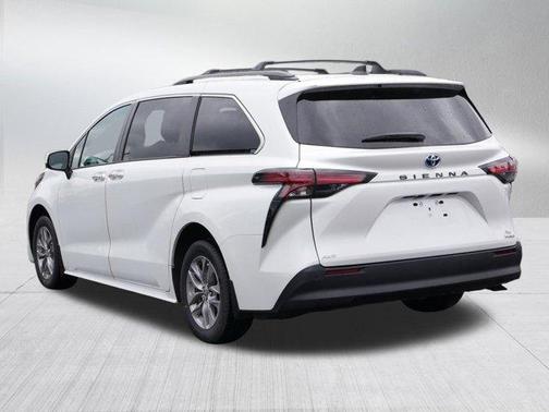 2022 Toyota Sienna XLE