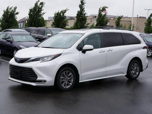 2022 Toyota Sienna XLE