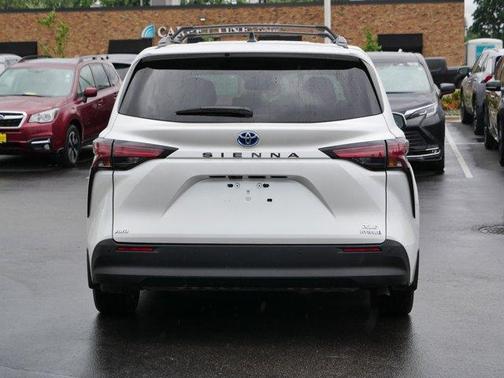 2022 Toyota Sienna XLE