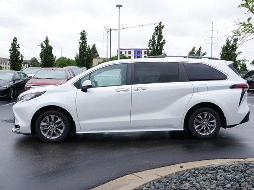2022 Toyota Sienna XLE