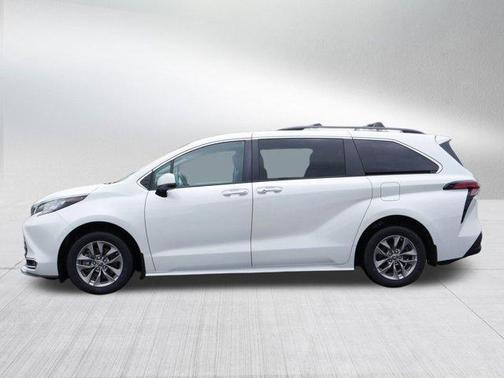 2022 Toyota Sienna XLE