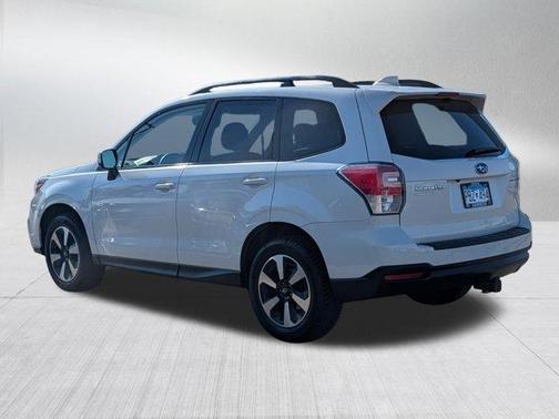 Crystal White Pearl 2017 Subaru Forester 2.5i Premium