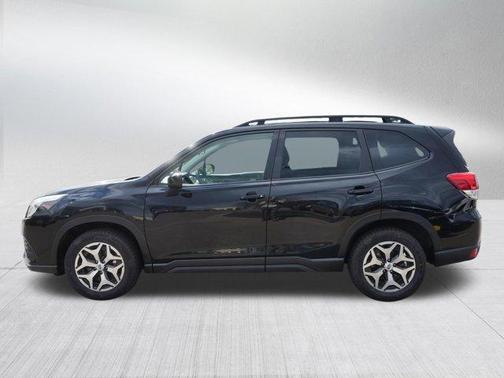 Crystal Black Silica 2023 Subaru Forester Premium