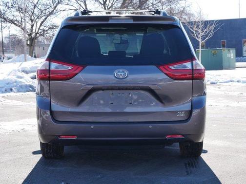 2017 Toyota Sienna XLE Premium