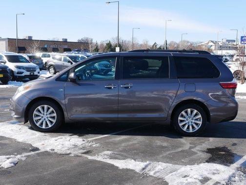 2017 Toyota Sienna XLE Premium