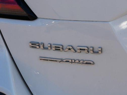Crystal White Pearl 2021 Subaru Outback Limited