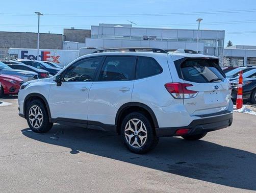 2023 Subaru Forester Premium