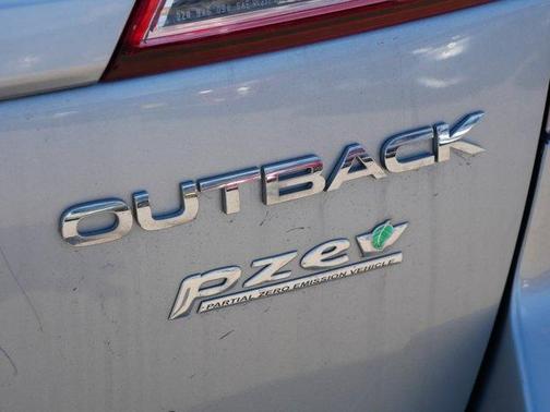 Ice Silver Metallic 2013 Subaru Outback 2.5i Limited