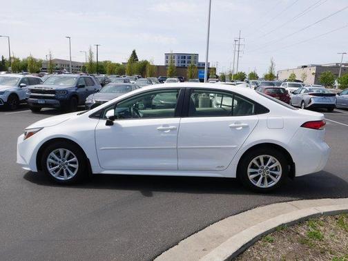 Ice 2023 Toyota Corolla Hybrid LE