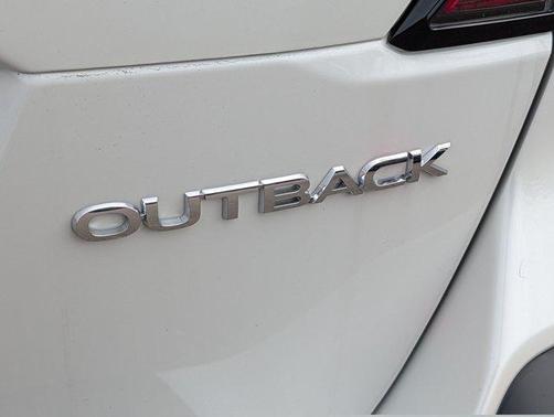 Crystal White Pearl 2025 Subaru Outback Limited