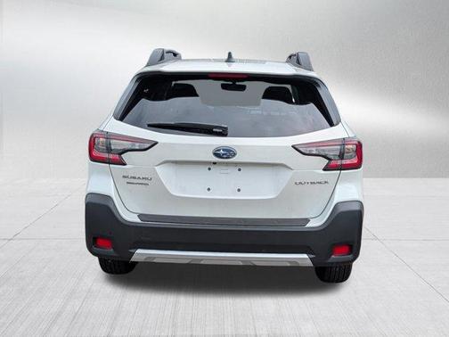 Crystal White Pearl 2025 Subaru Outback Limited