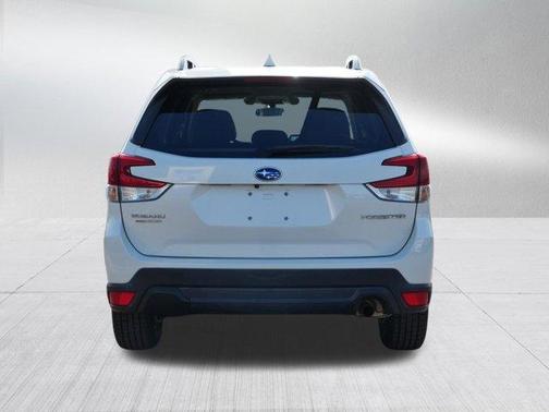Crystal White Pearl 2019 Subaru Forester Premium