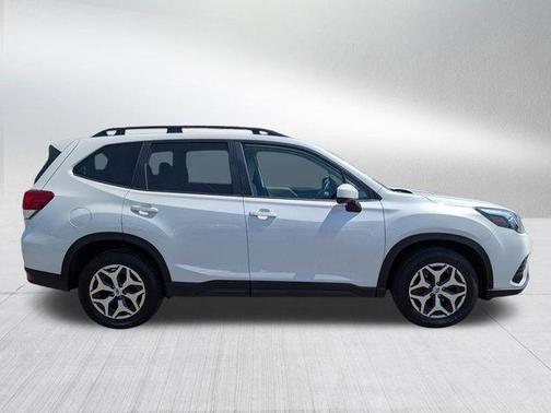 Crystal White Pearl 2022 Subaru Forester Premium