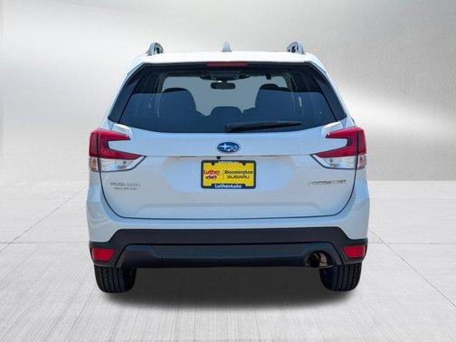 Crystal White Pearl 2022 Subaru Forester Premium