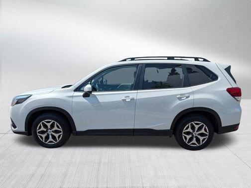 Crystal White Pearl 2022 Subaru Forester Premium
