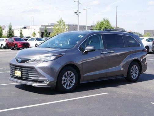 2022 Toyota Sienna XLE