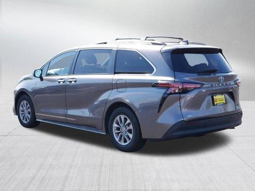 2022 Toyota Sienna XLE