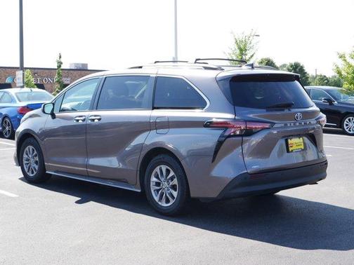 2022 Toyota Sienna XLE