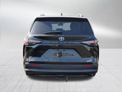2023 Toyota Sienna LE