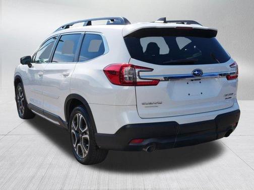 Crystal White Pearl 2023 Subaru Ascent Limited 7-Passenger