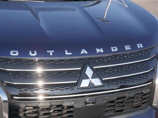 Cosmic Blue Metallic 2023 Mitsubishi Outlander SE