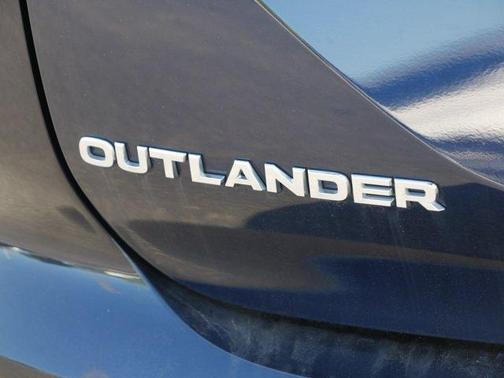 Cosmic Blue Metallic 2023 Mitsubishi Outlander SE