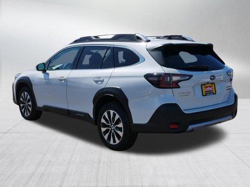 Crystal White Pearl 2025 Subaru Outback Touring XT