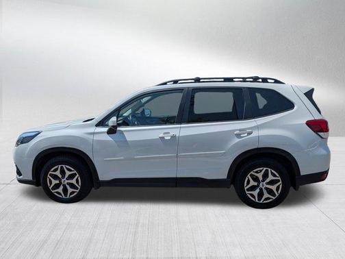 Crystal White Pearl 2022 Subaru Forester Premium