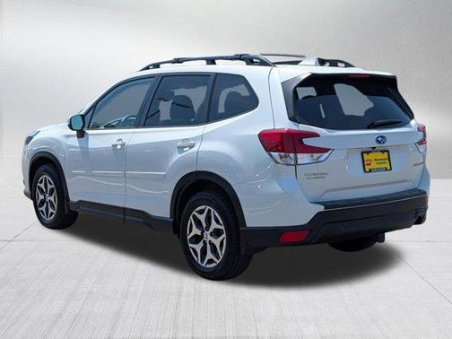Crystal White Pearl 2022 Subaru Forester Premium