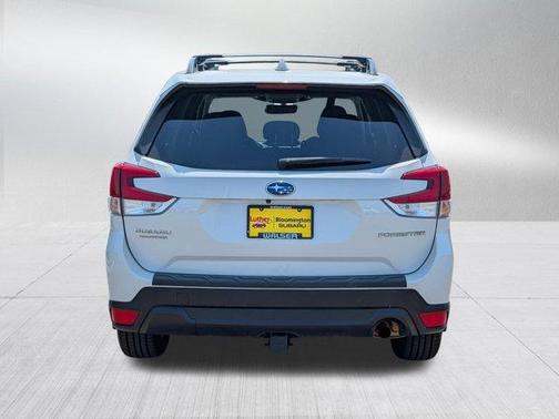 Crystal White Pearl 2022 Subaru Forester Premium