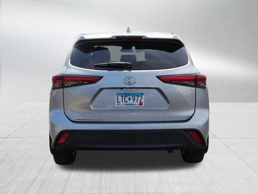 Celestial Silver Metallic 2021 Toyota Highlander LE