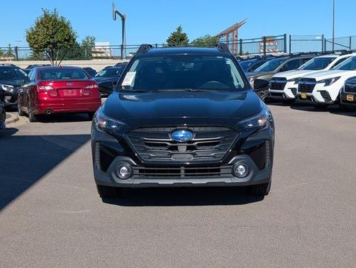 Crystal Black Silica 2025 Subaru Outback Onyx Edition