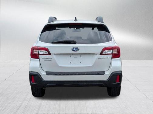 White 2019 Subaru Outback 2.5i Limited