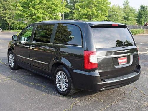 2014 Chrysler Town & Country Touring-L