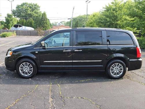 2014 Chrysler Town & Country Touring-L