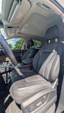Glacier White Metallic 2023 Audi Q7 55 Premium Plus