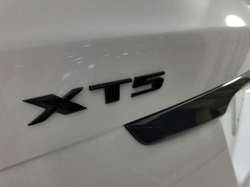 Crystal White Tricoat 2026 Cadillac XT5 Luxury