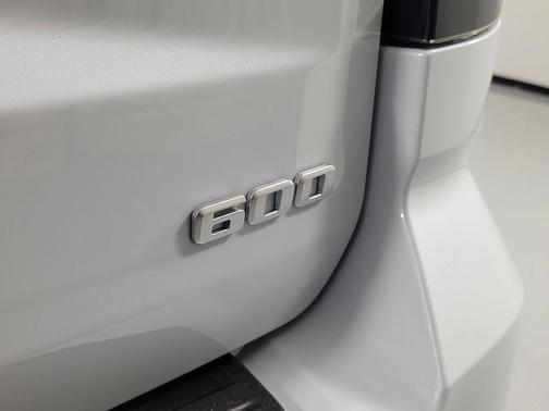 Vibrant White Tricoat 2026 Cadillac Escalade Sport